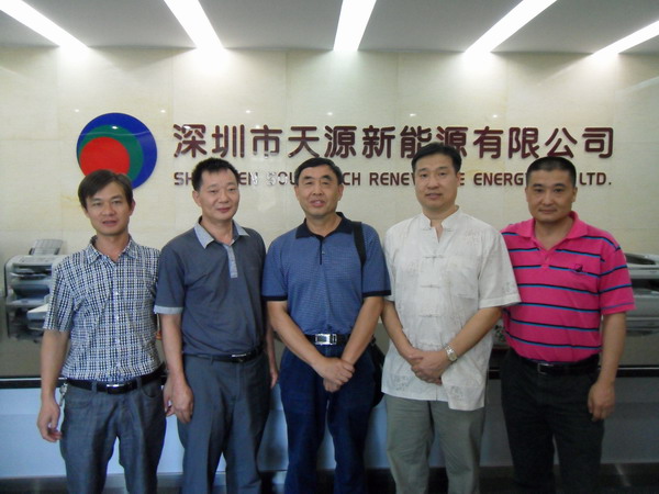 云南考察團(tuán)和天源合影留念